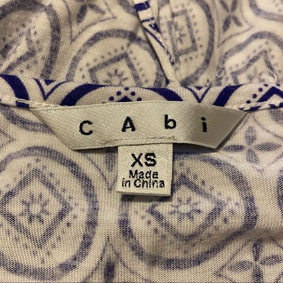 Cabi Blue White Medallion Print Wrap Top Sz XS - Picture 3 of 7